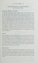 Load image into Gallery viewer, Otostopçunun Galaksi Rehberi - 5 Kitap (Ciltli): Beş Perdelik Bir Üçleme - Neil Gaiman'ın Özsözüyle