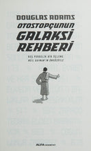 Load image into Gallery viewer, Otostopçunun Galaksi Rehberi - 5 Kitap (Ciltli): Beş Perdelik Bir Üçleme - Neil Gaiman'ın Özsözüyle
